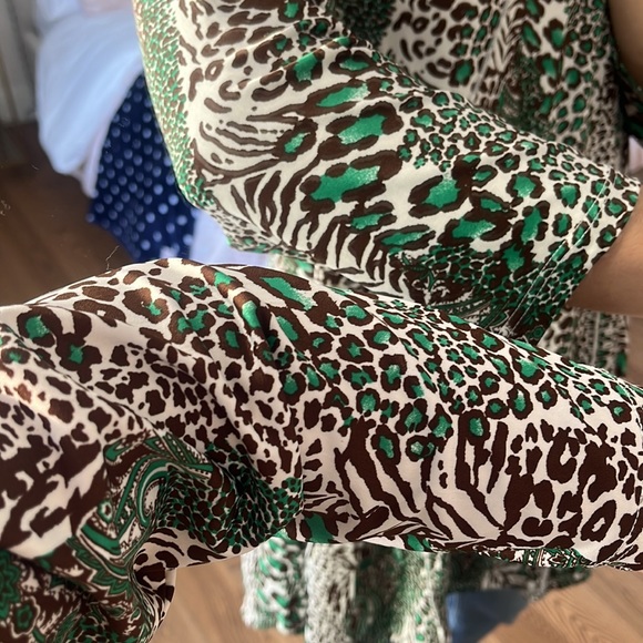 NY COLLECTION WOMEN'S PLUS SIZE PRINTED HANDKERCHIEF-HEM TOP GREEN SIZE 1X - Picture 6 of 11